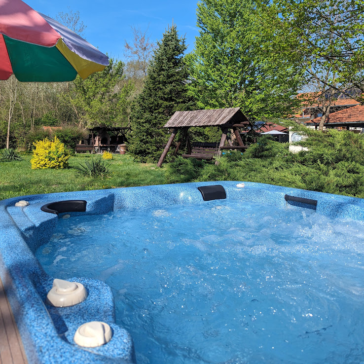Jacuzzi exterior